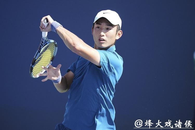 澳网｜蛰伏一年熬过手术康复关，赢球+“送蛋”，商竣程起步顺利