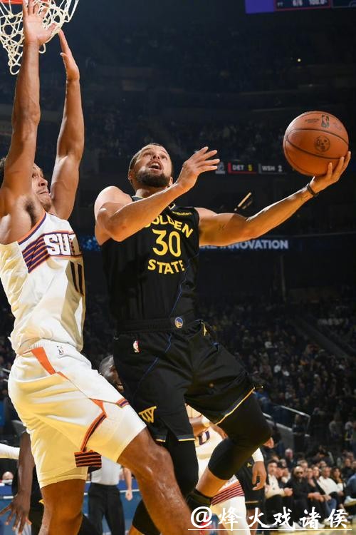 库里砍28分助勇士险胜太阳119-116,终结三连败 库里砍28分助勇士险胜太阳119-116,终结三连败